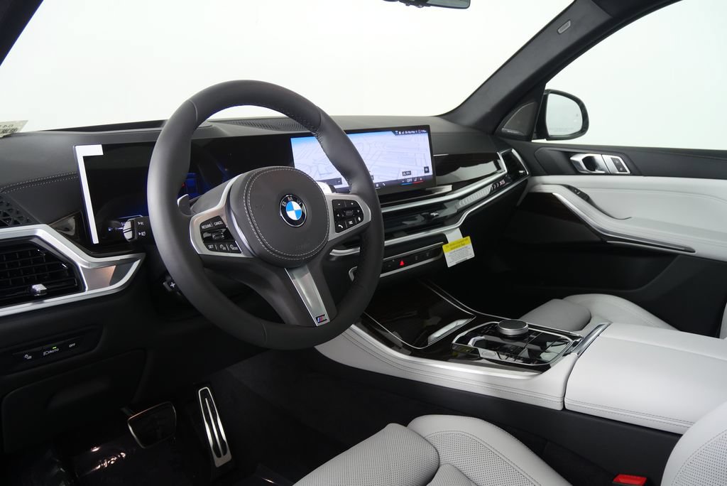 Used 2026 BMW X5 sDrive40i w/ M Sport Package RWD image 13