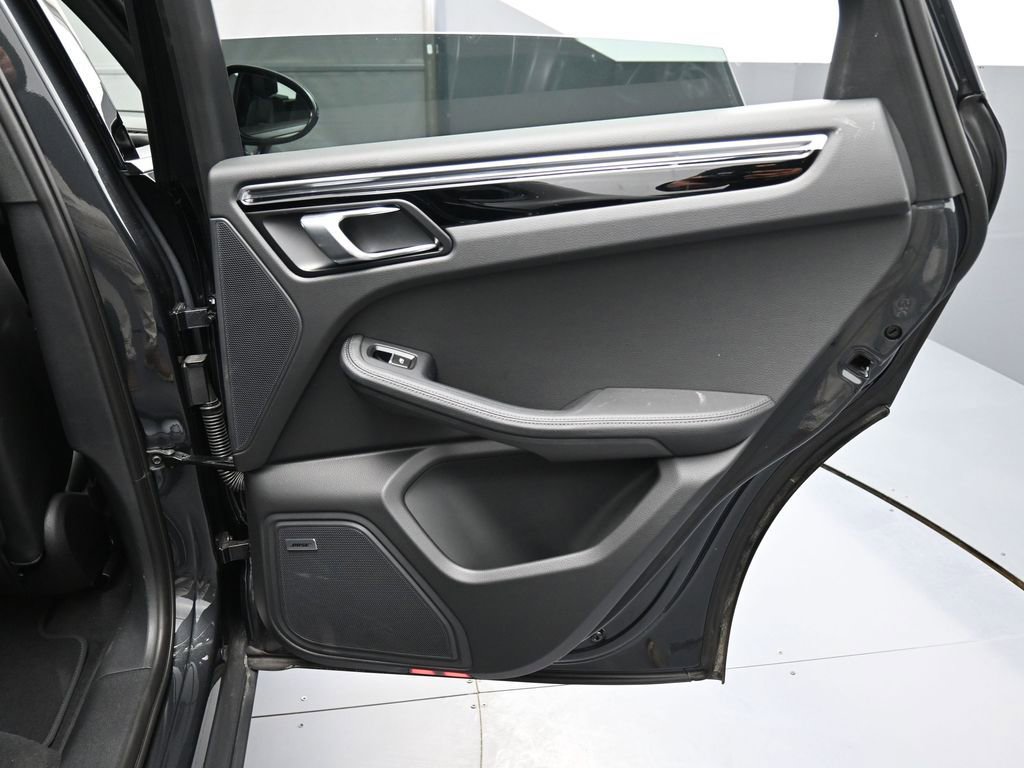 Certified 2025 Porsche Macan image 26