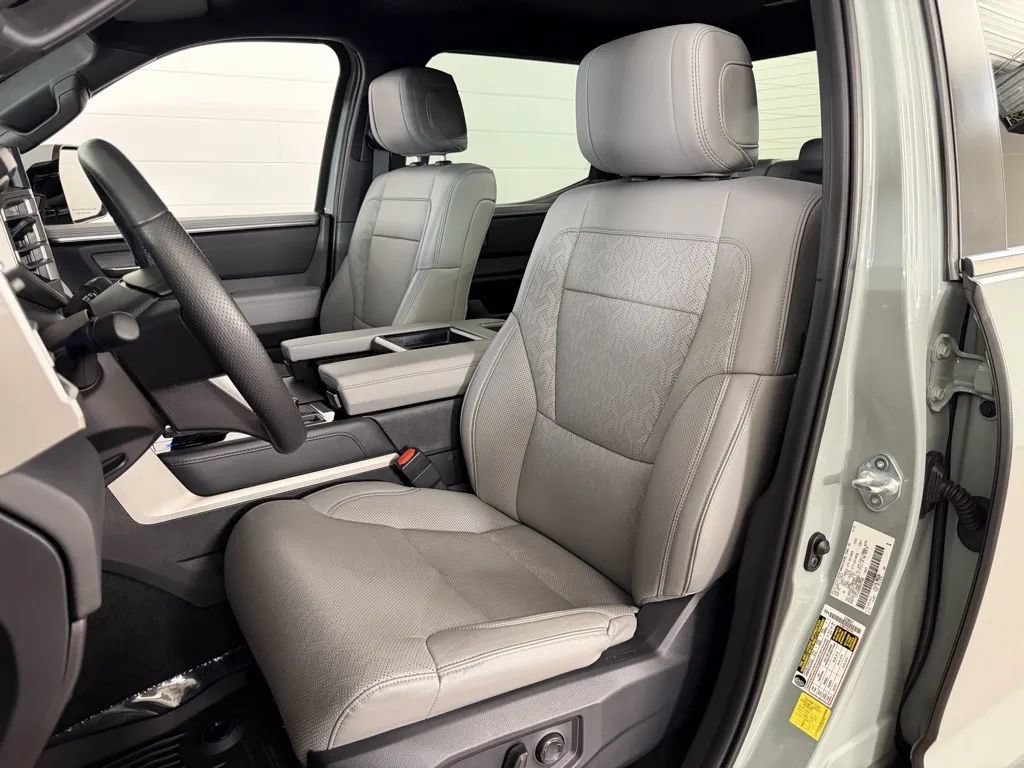 Used 2025 Toyota Tundra Limited AWD/4WD image 13