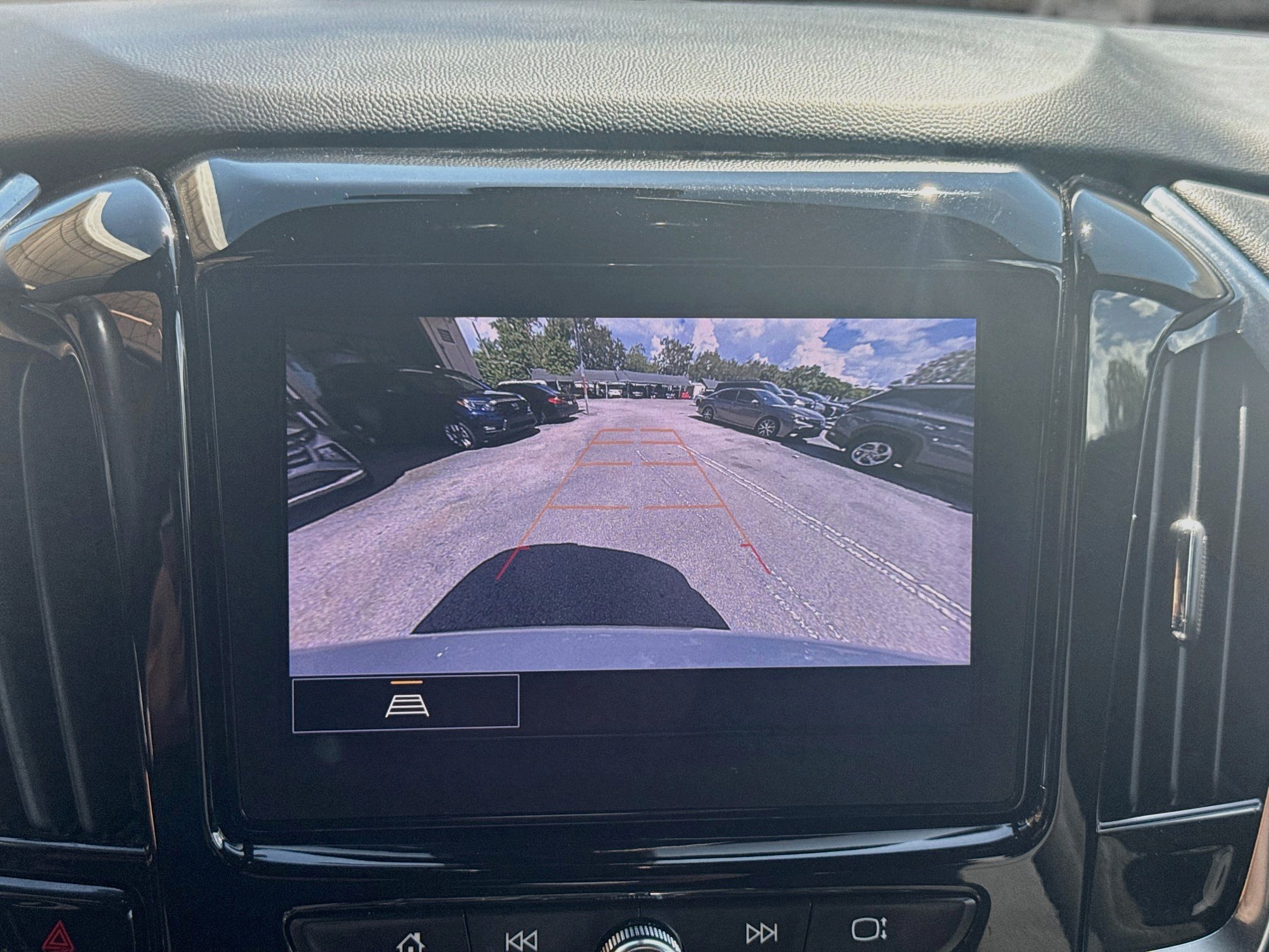 Used 2022 Chevrolet Traverse LT FWD image 11