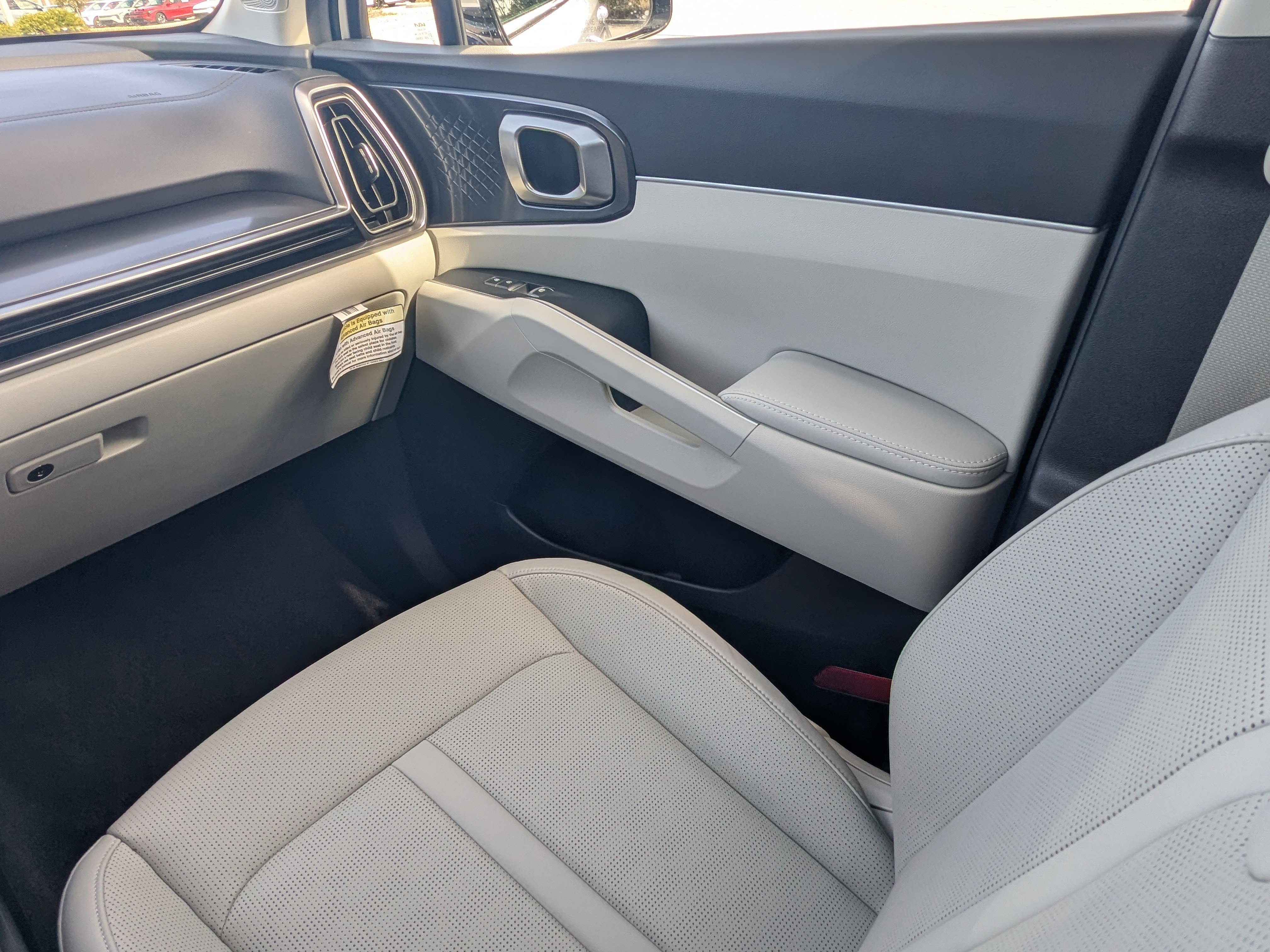 Certified 2025 Kia Sorento S w/ Panoramic Sunroof Package image 27