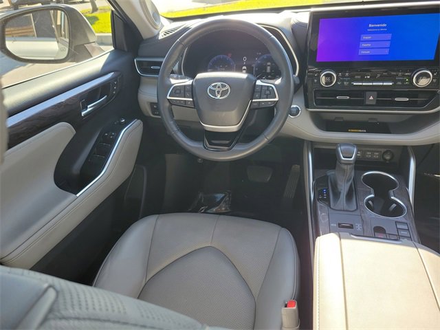 Used 2023 Toyota Highlander Platinum image 8