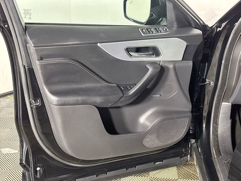Used 2017 Jaguar F-PACE S image 10