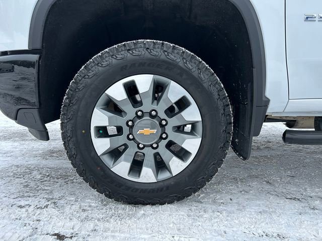 Used 2025 Chevrolet Silverado 2500 Custom w/ Custom Value Package image 10