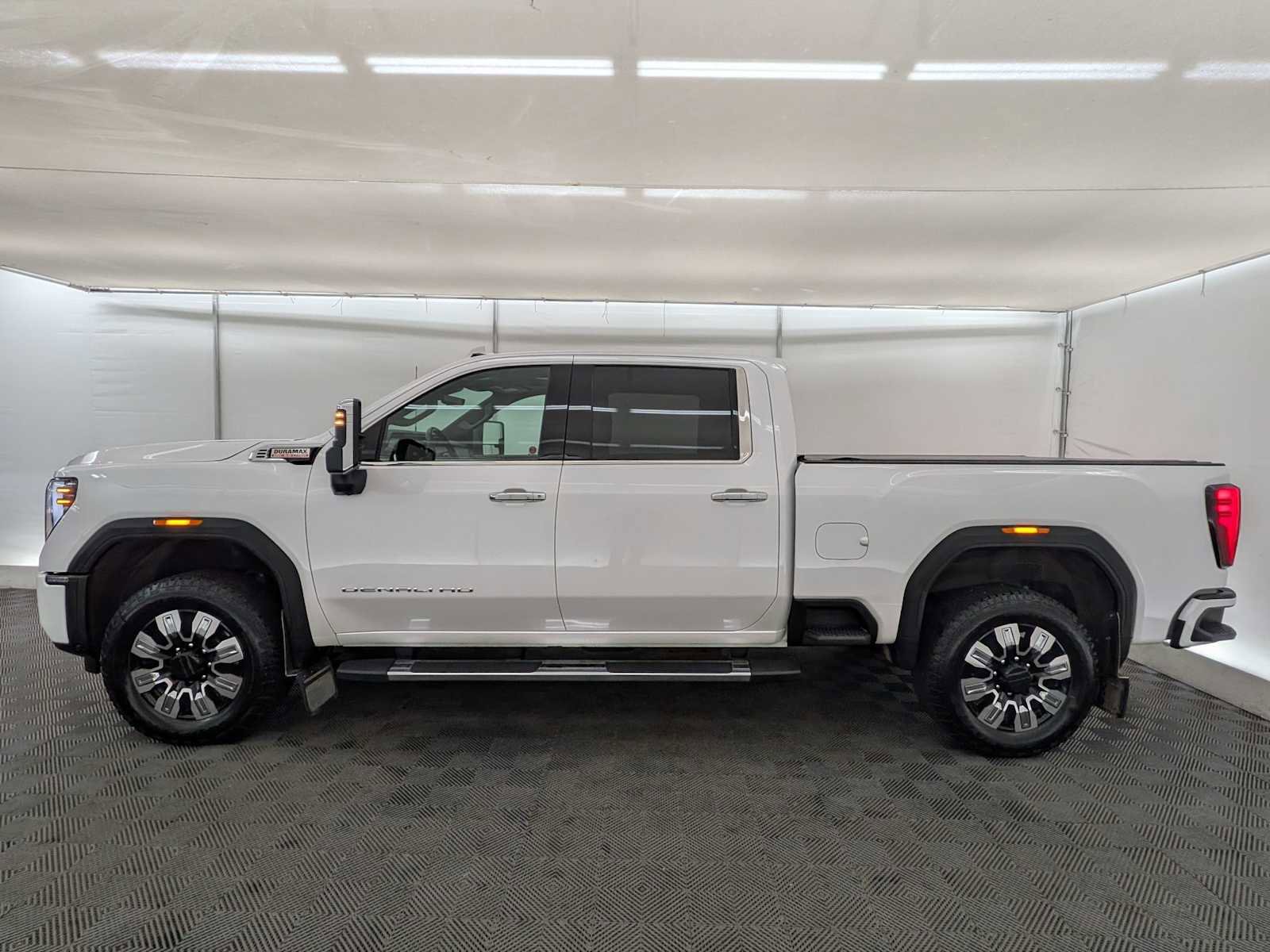 Used 2024 GMC Sierra 3500 Denali w/ Denali Reserve Package image 3