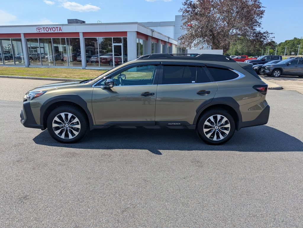 Used 2025 Subaru Outback Limited AWD/4WD image 2