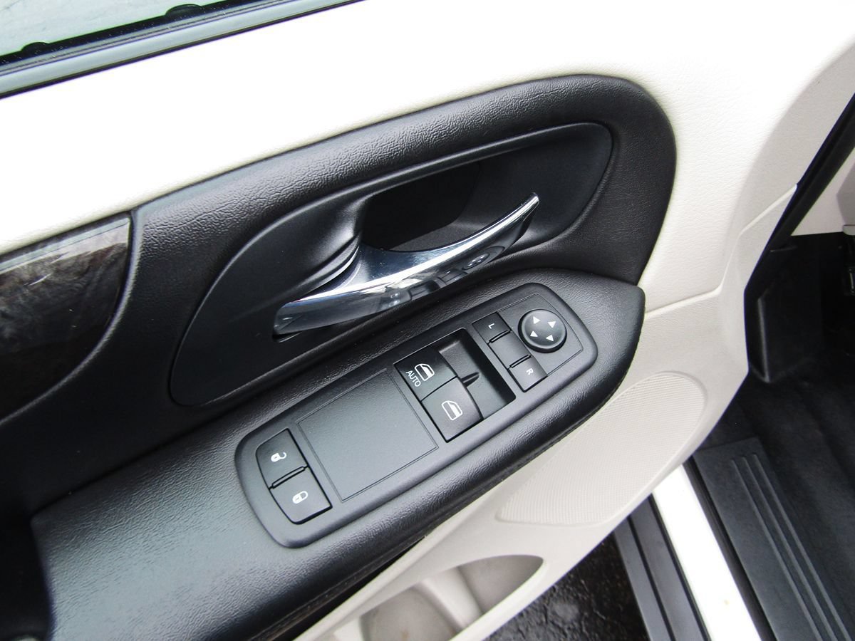 Used 2013 RAM C/V Tradesman FWD image 18