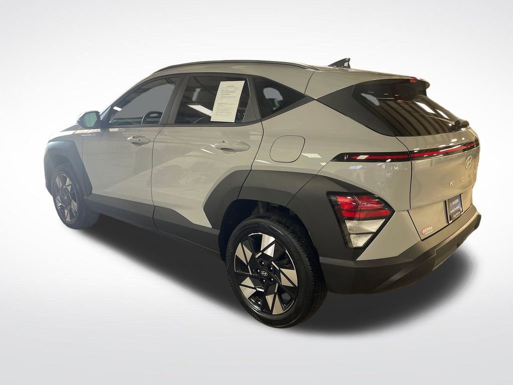 Used 2024 Hyundai Kona SEL AWD/4WD image 3