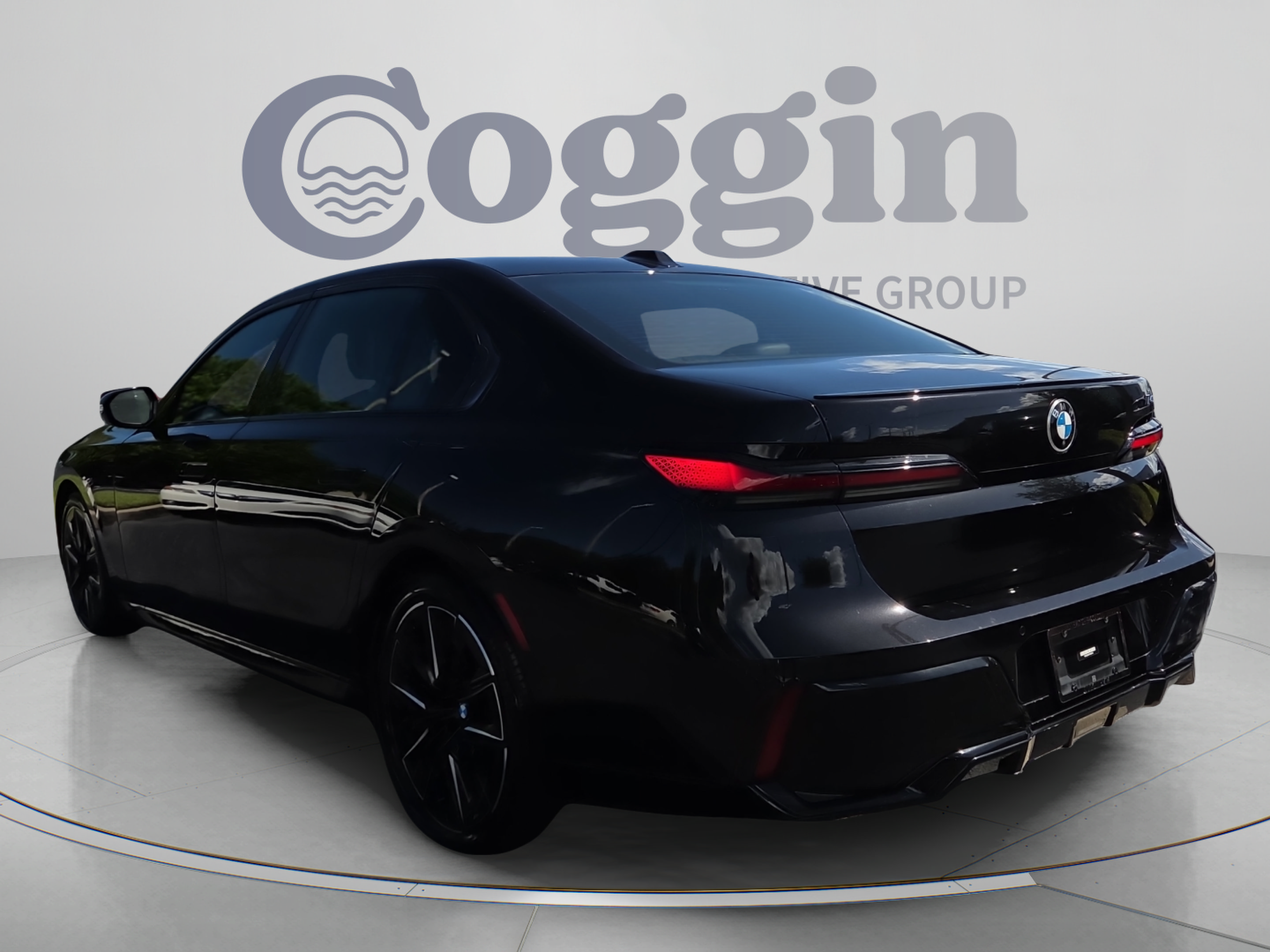 Used 2023 BMW 740i RWD image 3