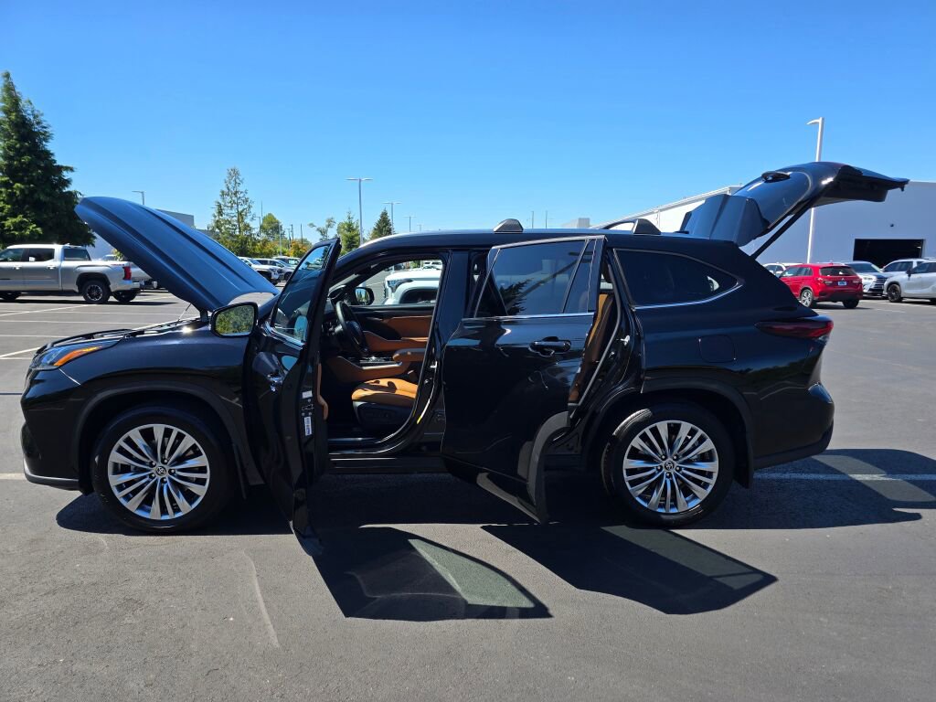 Used 2024 Toyota Highlander Platinum image 20
