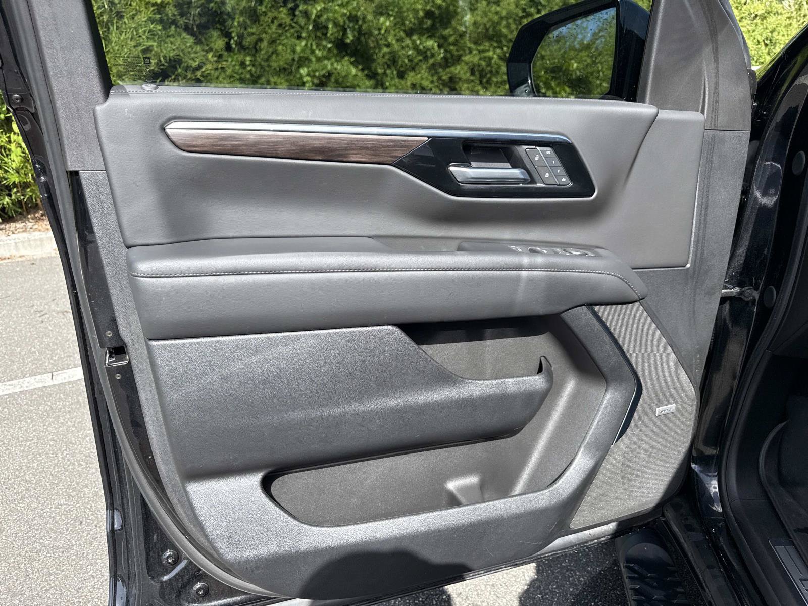 Used 2025 Chevrolet Tahoe Z71 w/ Comfort Package AWD/4WD image 18