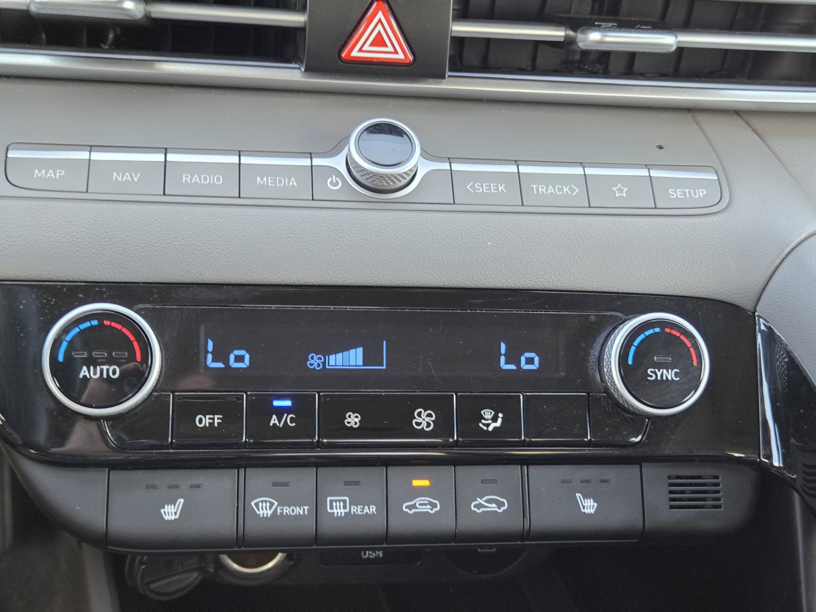 Used 2025 Hyundai Elantra SEL FWD image 30