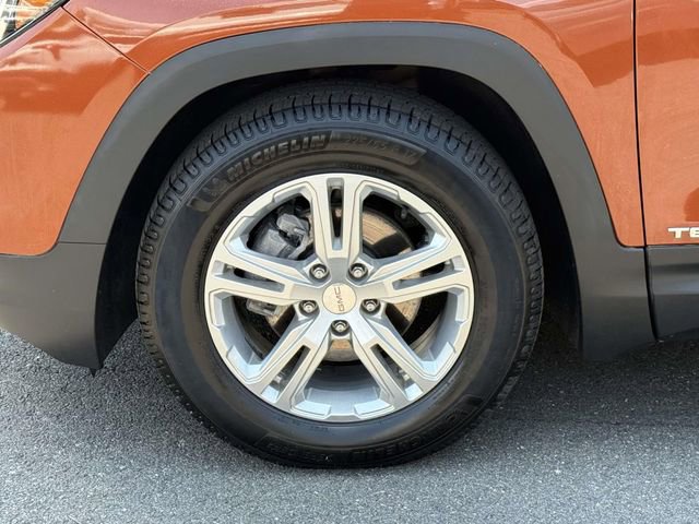 Used 2019 GMC Terrain SLE w/ Driver Convenience Package FWD image 7