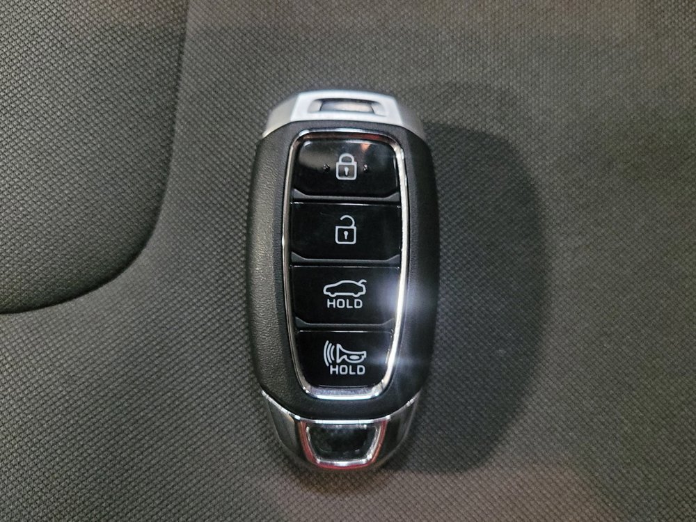Used 2021 Hyundai Elantra SEL w/ Convenience + Premium Package image 32