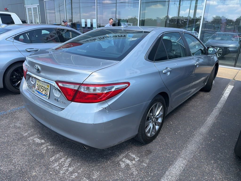 Used 2015 Toyota Camry XLE w/ Moonroof Package FWD image 4