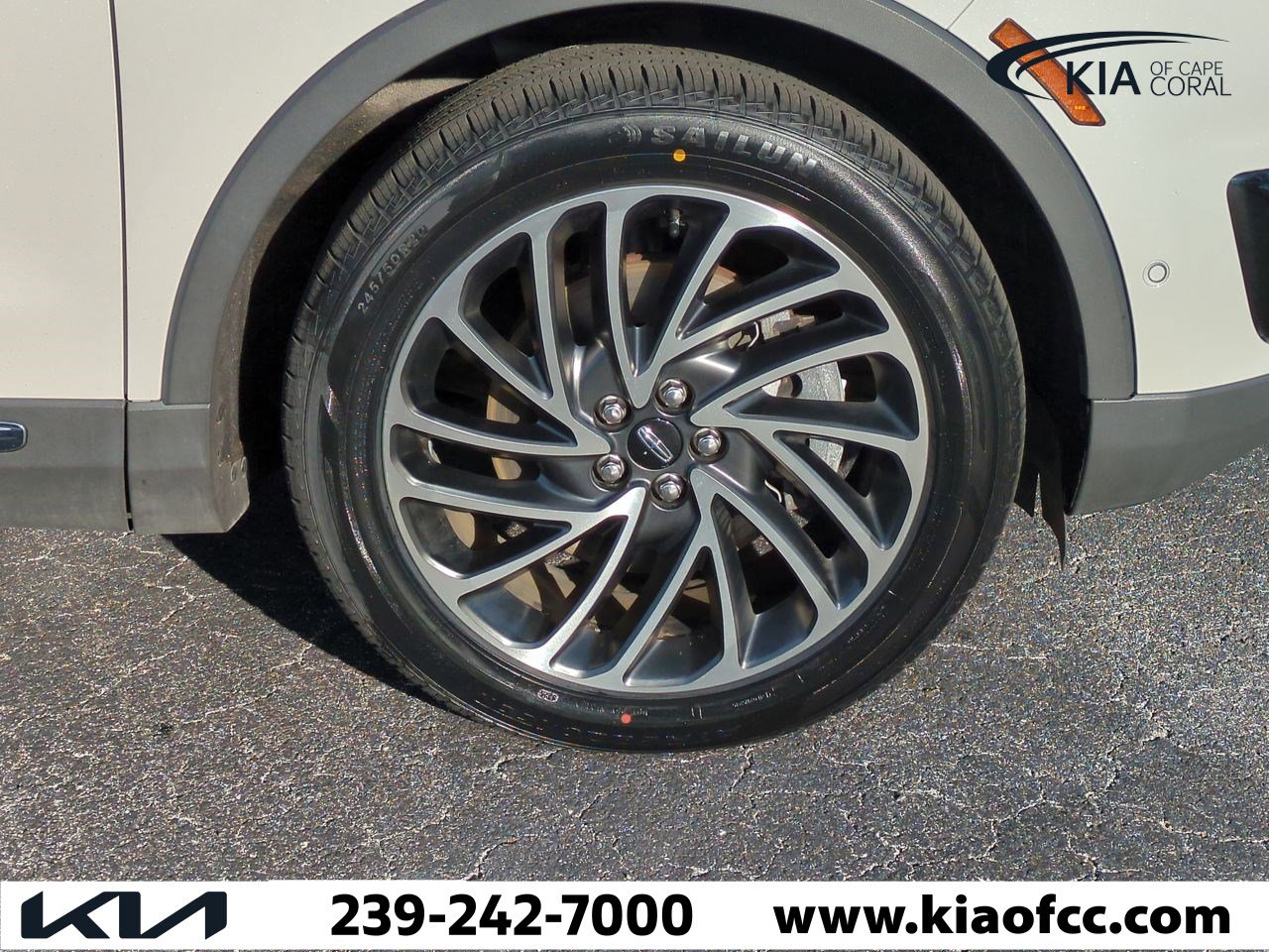 Used 2020 Lincoln Nautilus Reserve w/ Equipment Group 201A image 11