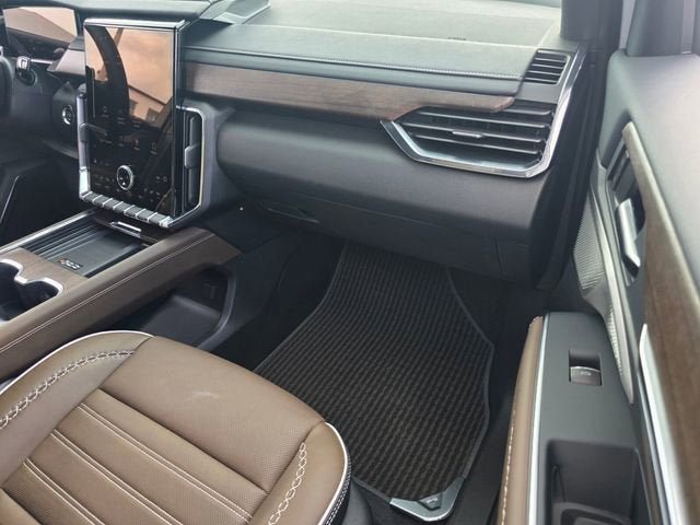 New 2026 GMC Acadia Denali Ultimate FWD image 18