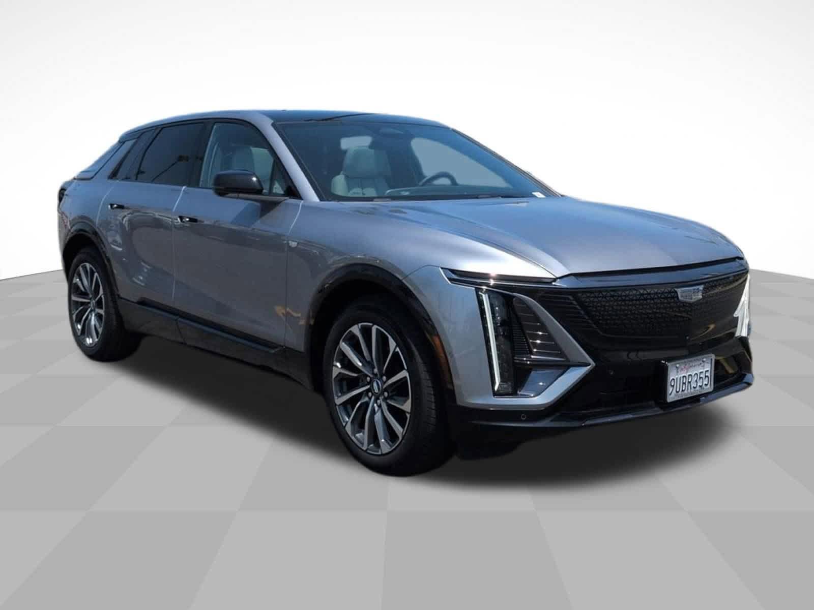 Used 2025 Cadillac Lyriq Sport AWD/4WD image 3