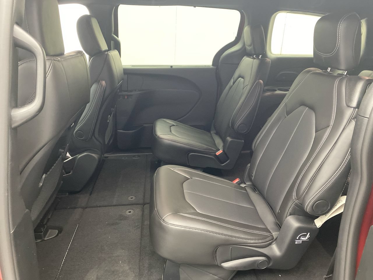 New 2027 Chrysler Pacifica Select w/ Family Tech Group AWD/4WD image 22