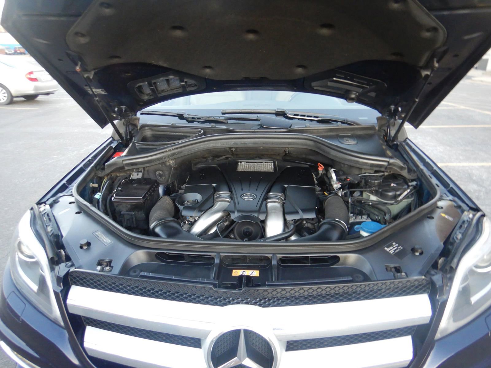 Used 2013 Mercedes-Benz GL 550 4MATIC image 32