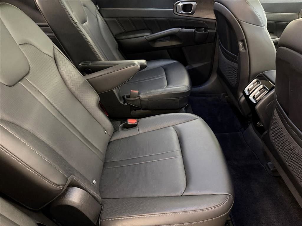 Used 2024 Kia Sorento SX image 19