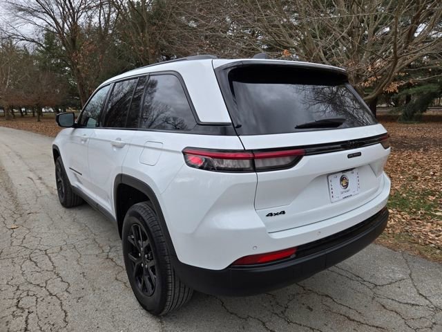 Used 2025 Jeep Grand Cherokee Altitude image 4