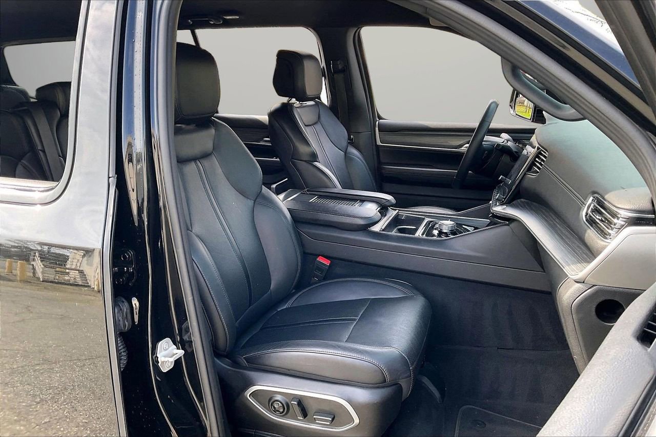 Certified 2024 Jeep Wagoneer Series II w/ Flexible Seating Group AWD/4WD image 24