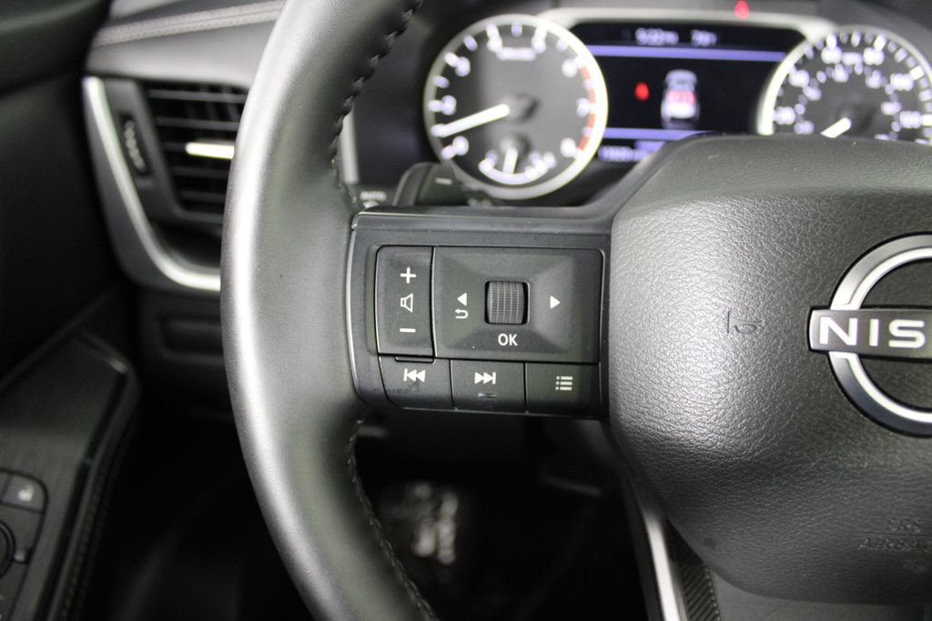 Certified 2025 Nissan Rogue SV FWD image 25
