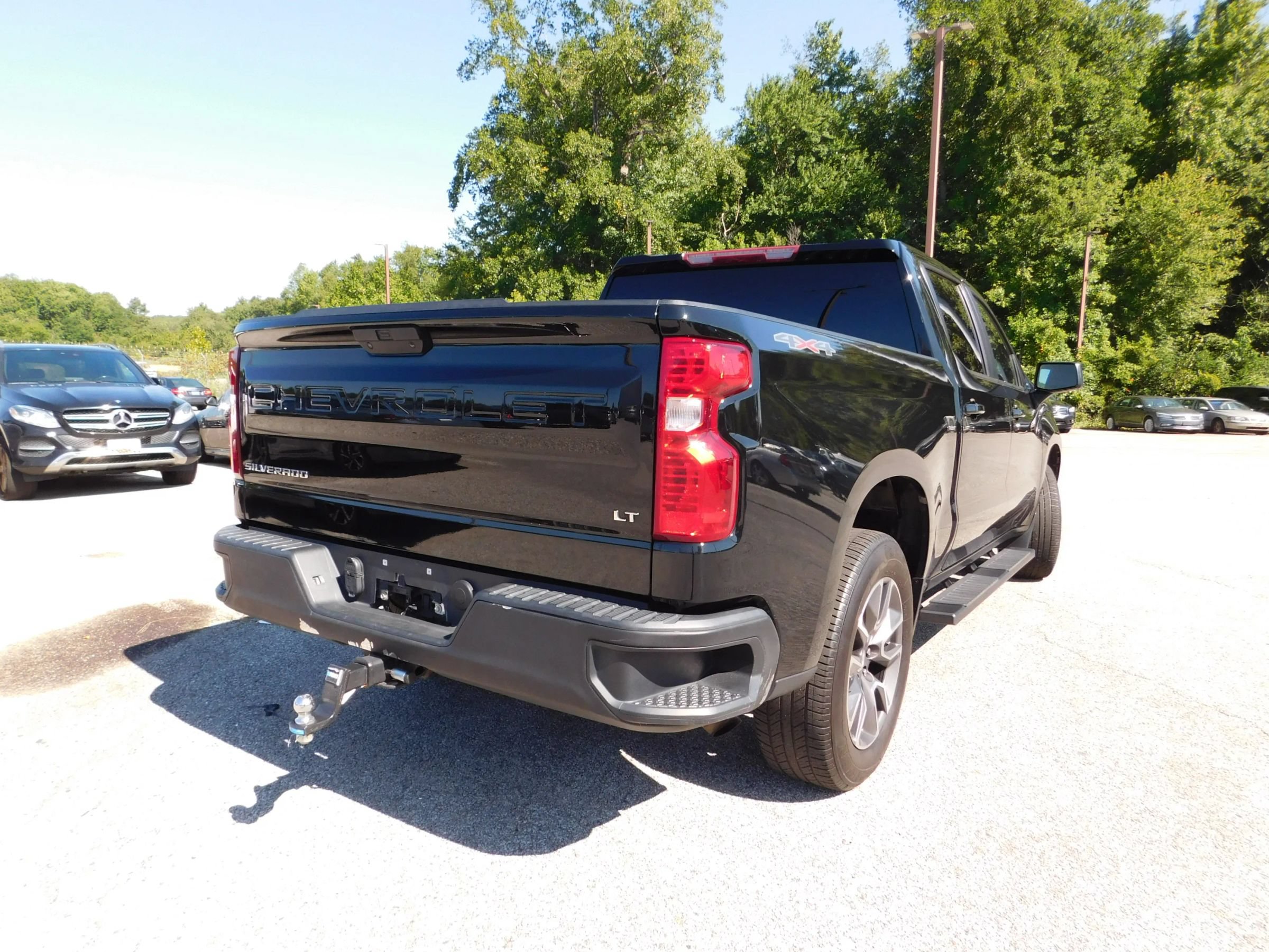 Used 2022 Chevrolet Silverado 1500 LT AWD/4WD image 5