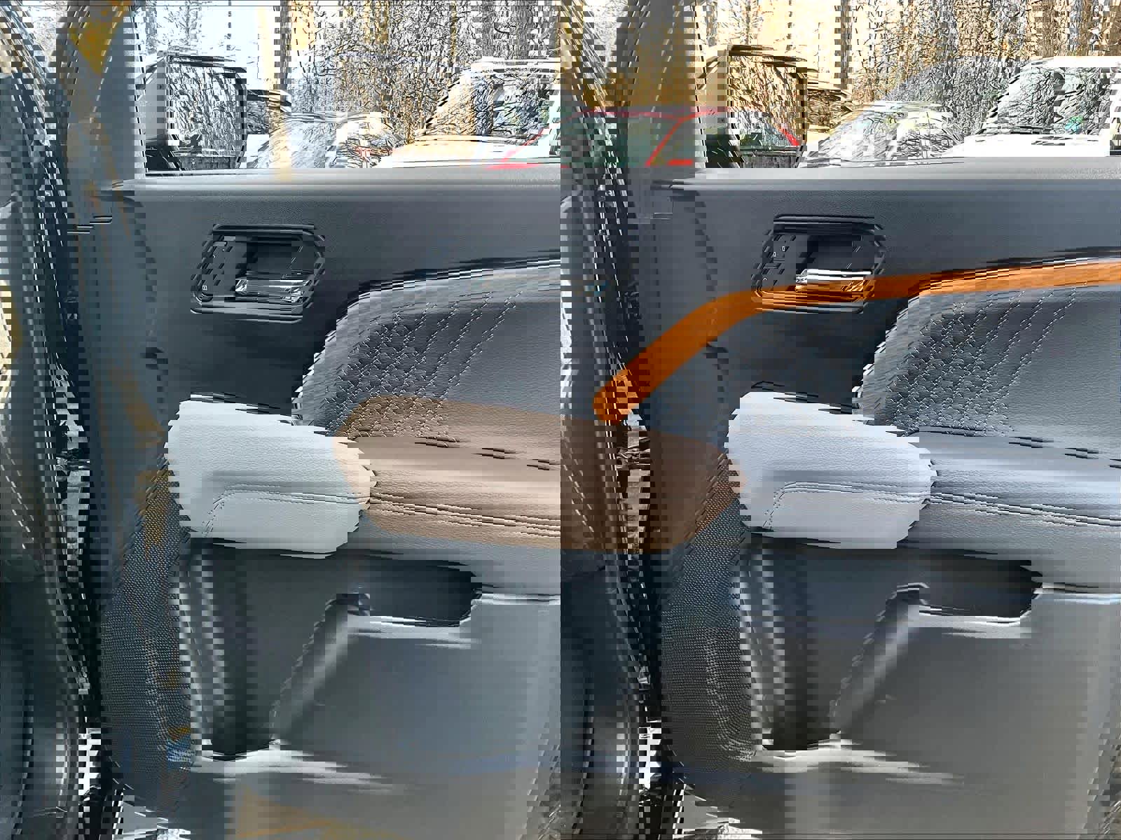 Used 2024 GMC Canyon Denali image 12