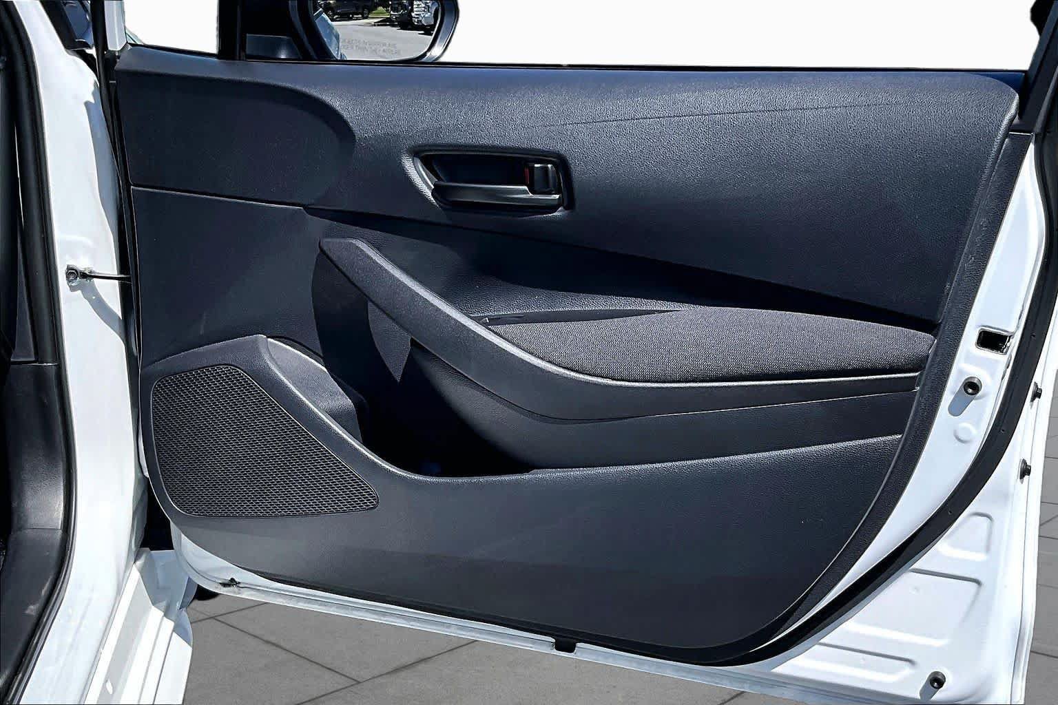 Used 2025 Toyota Corolla LE w/ LE Premium Package FWD image 22