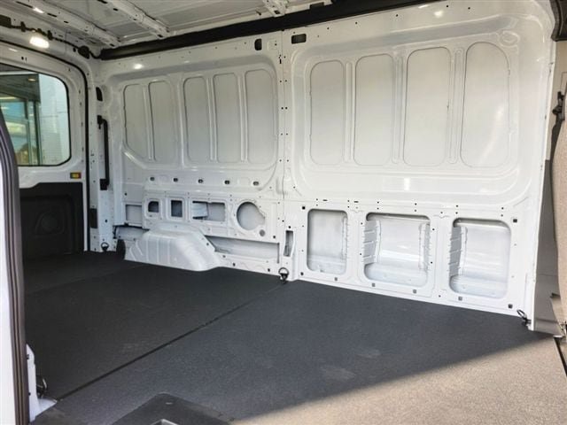 New 2026 Ford Transit 250 148 Medium Roof RWD image 38