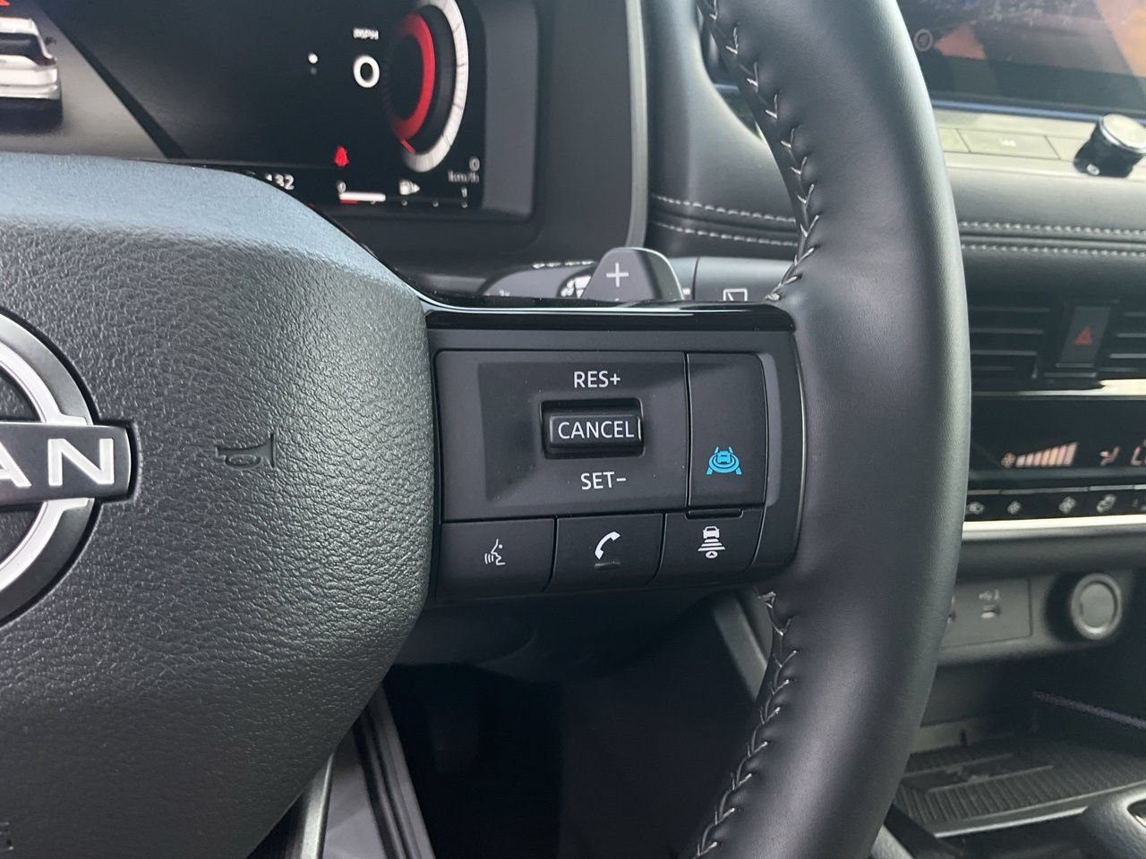 Used 2026 Nissan Rogue SL FWD image 28