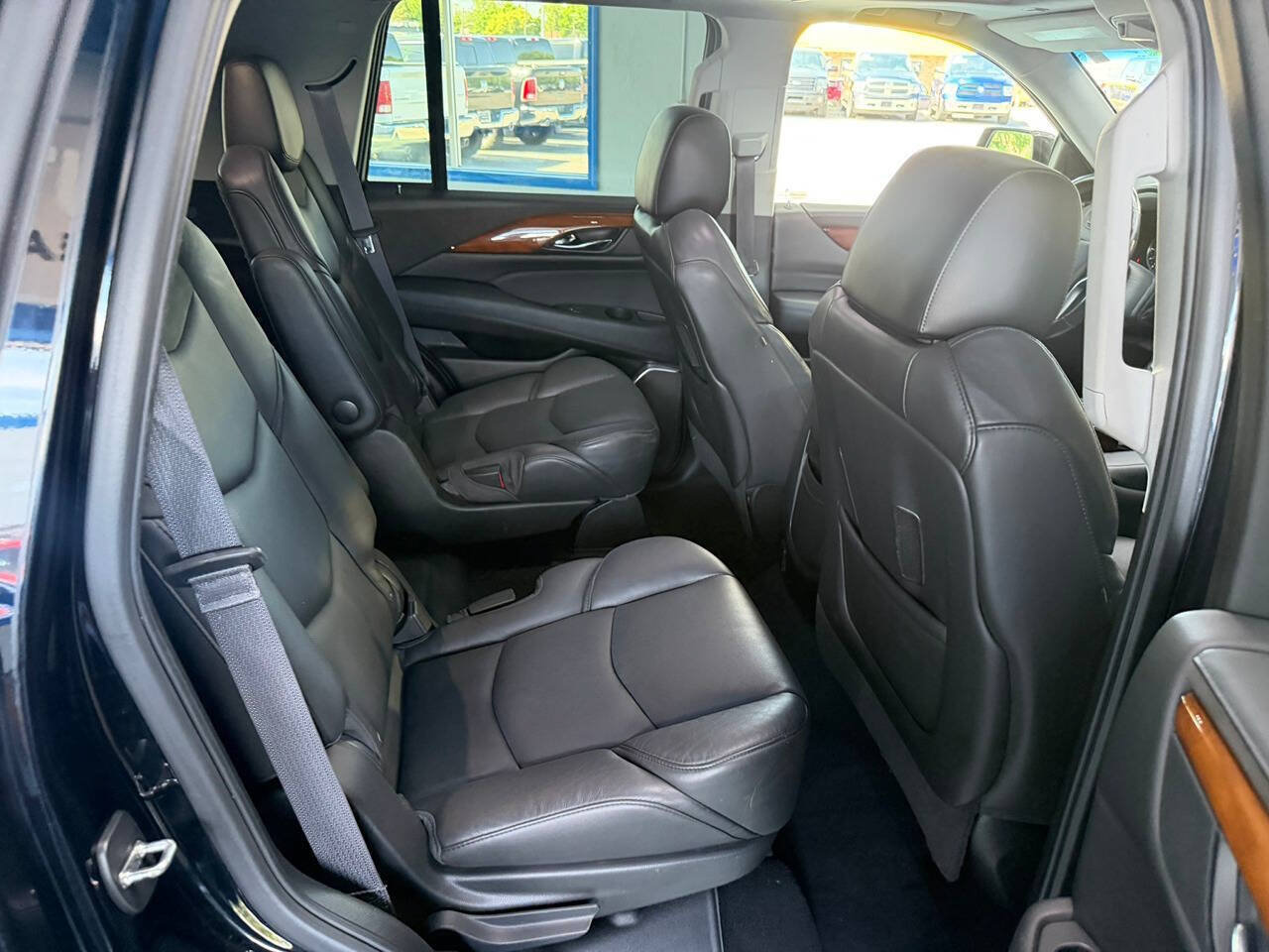 Used 2016 Cadillac Escalade Luxury AWD/4WD image 19