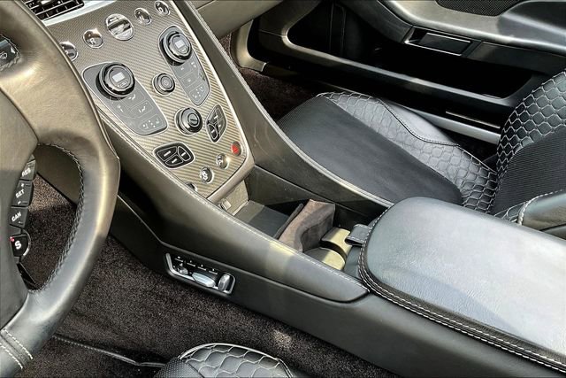 Used 2015 Aston Martin Vanquish Volante image 16