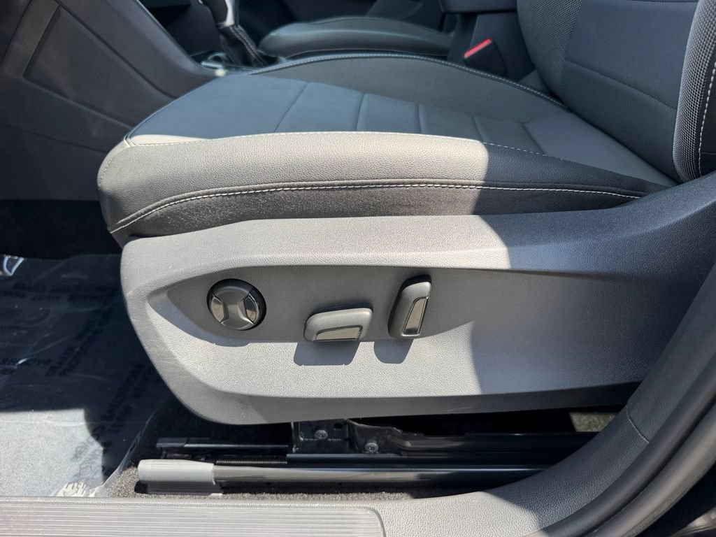 Used 2024 Volkswagen Taos SE AWD/4WD image 17