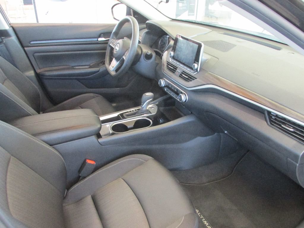 Used 2024 Nissan Altima 2.5 SV image 28