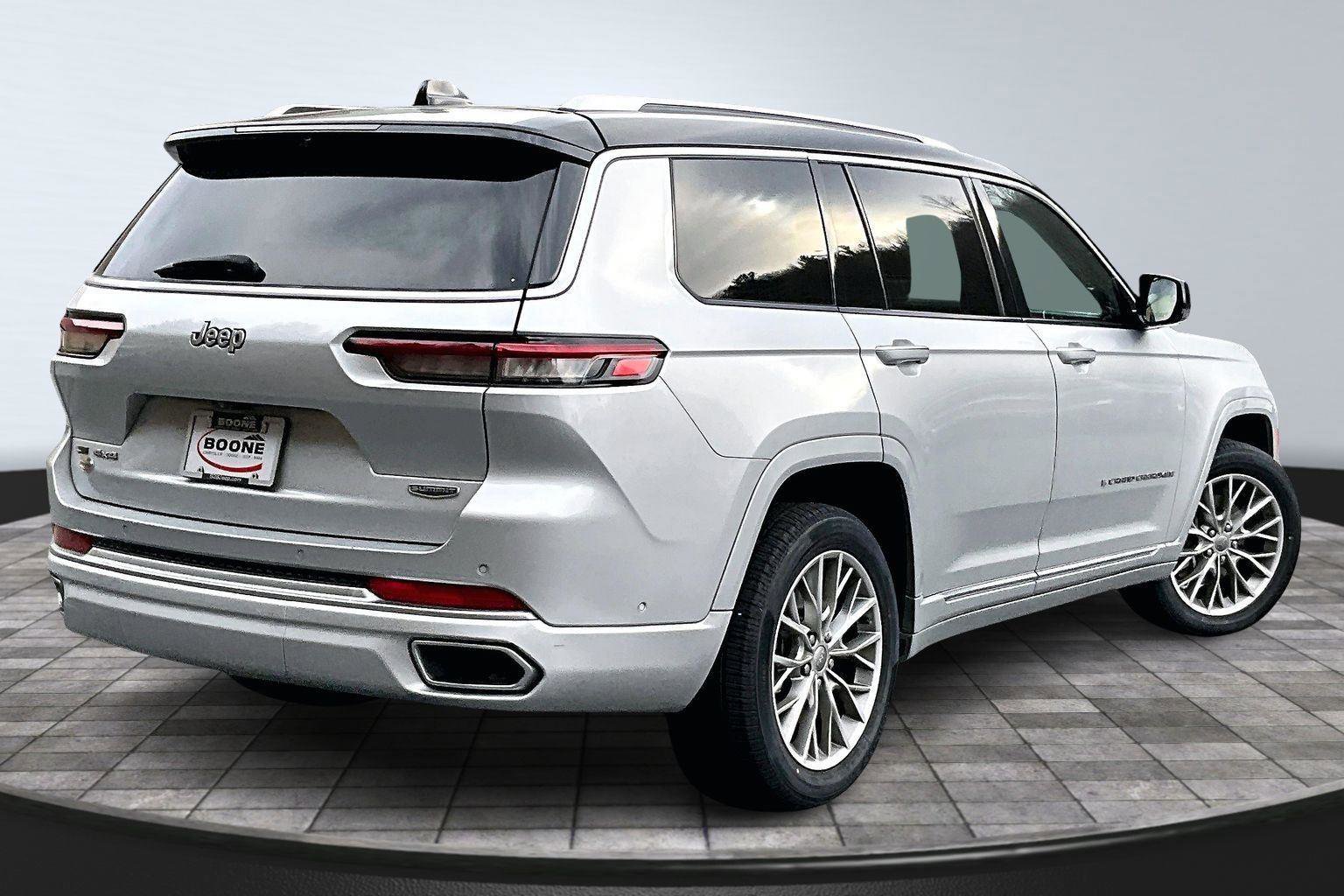 Used 2022 Jeep Grand Cherokee L Summit w/ Advanced Protech Group IV image 14
