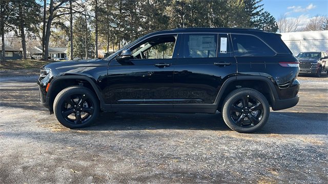 New 2026 Jeep Grand Cherokee Limited w/ Limited Altitude Package image 9