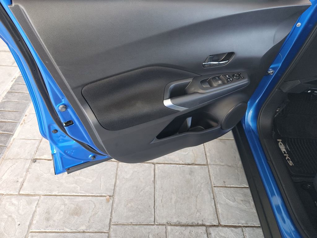 Used 2021 Nissan Kicks SV FWD image 4