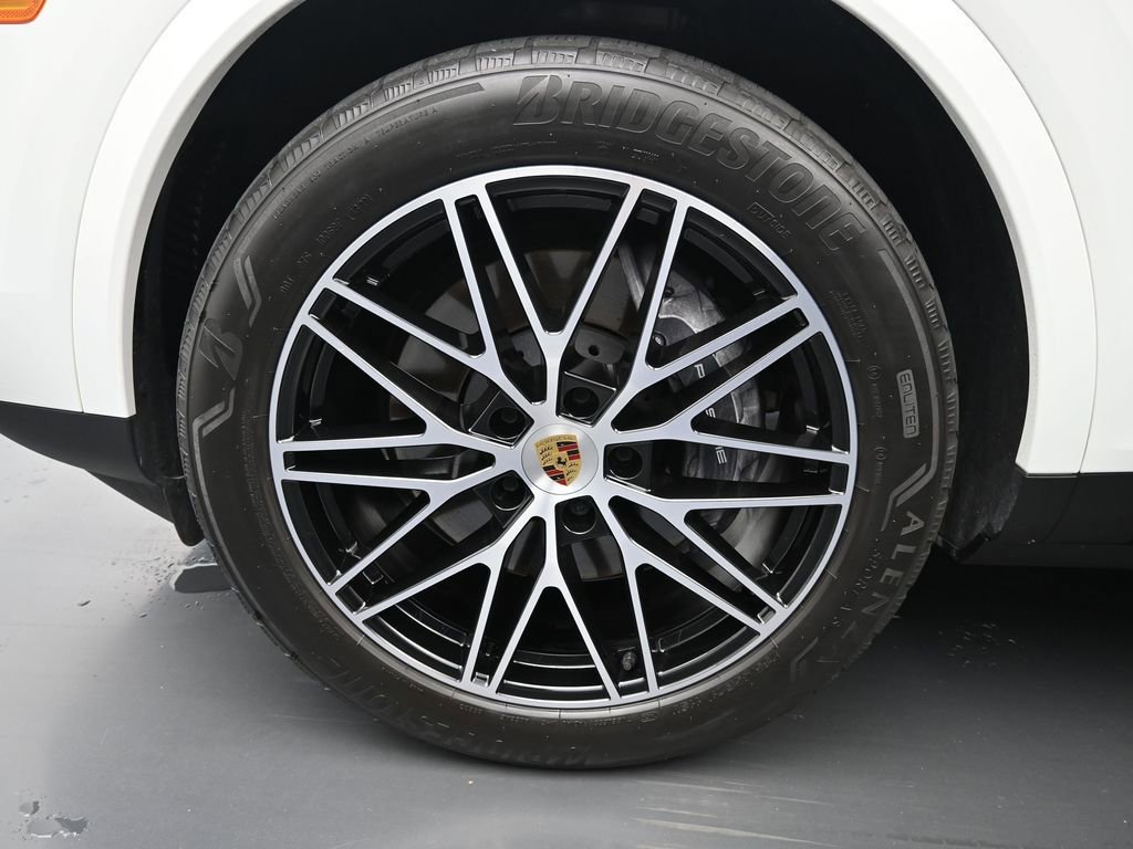 Certified 2024 Porsche Cayenne image 9