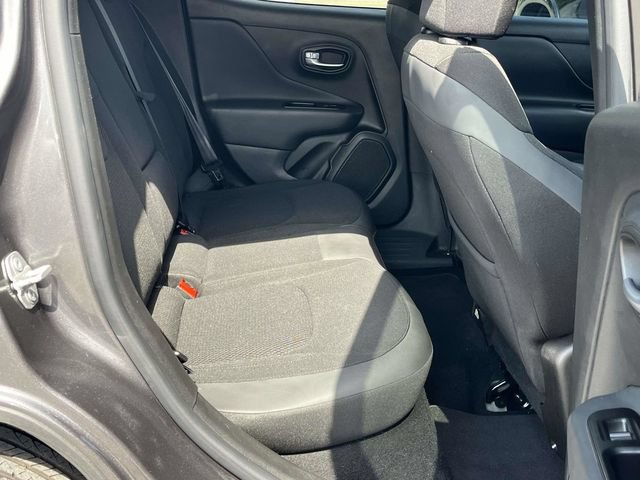 Used 2020 Jeep Renegade Altitude FWD image 20