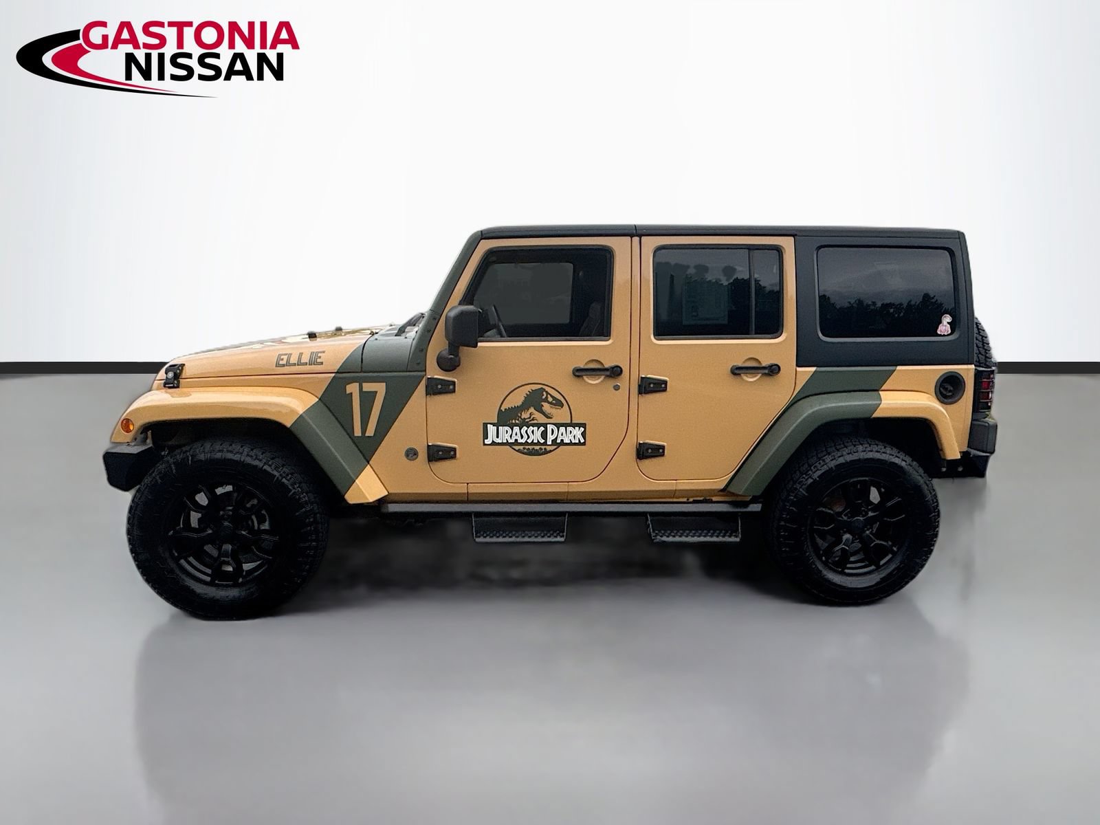 Used 2013 Jeep Wrangler Unlimited Sahara w/ Connectivity Group AWD/4WD image 5