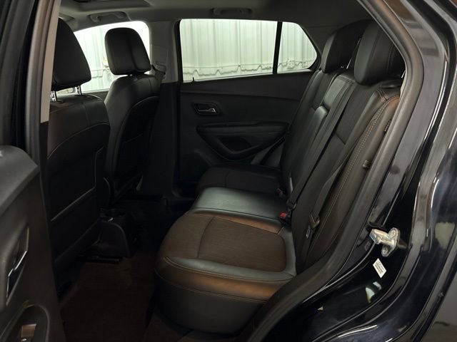 Used 2019 Chevrolet Trax LT w/ Sun & Sound Package AWD/4WD image 16