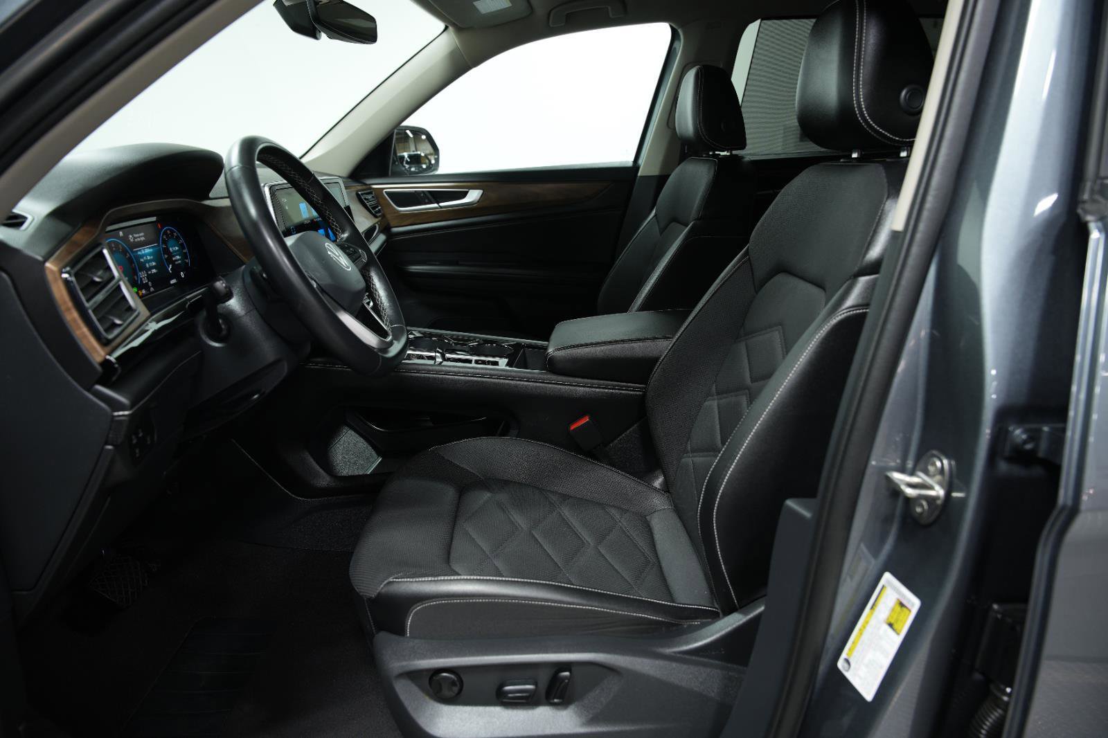 Used 2024 Volkswagen Atlas SE image 26