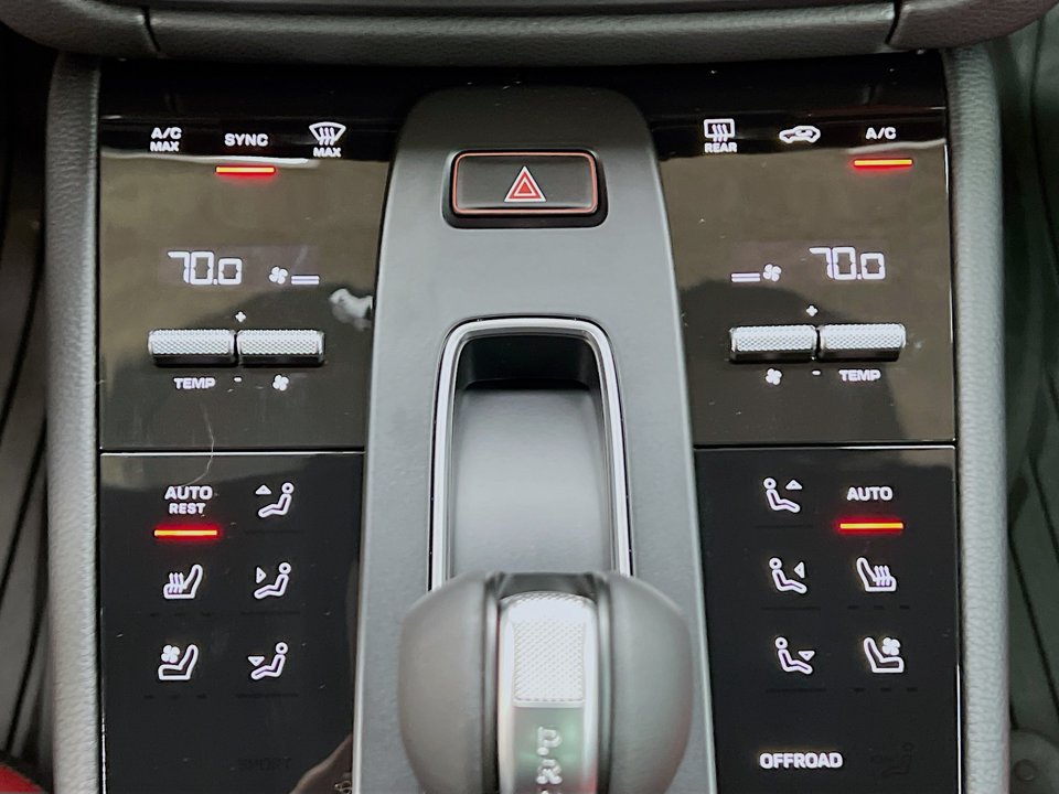 New 2026 Porsche Macan Turbo AWD/4WD image 18