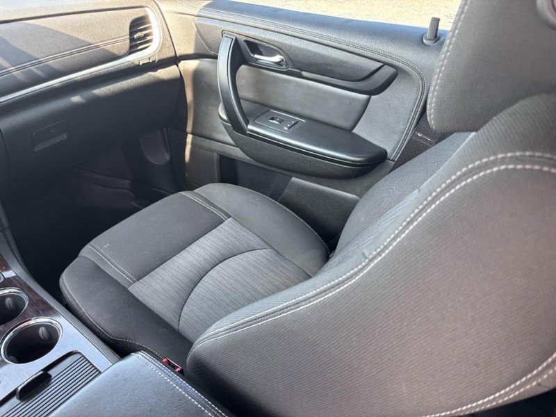 Used 2017 Chevrolet Traverse LT w/ Style and Technology Package FWD image 17