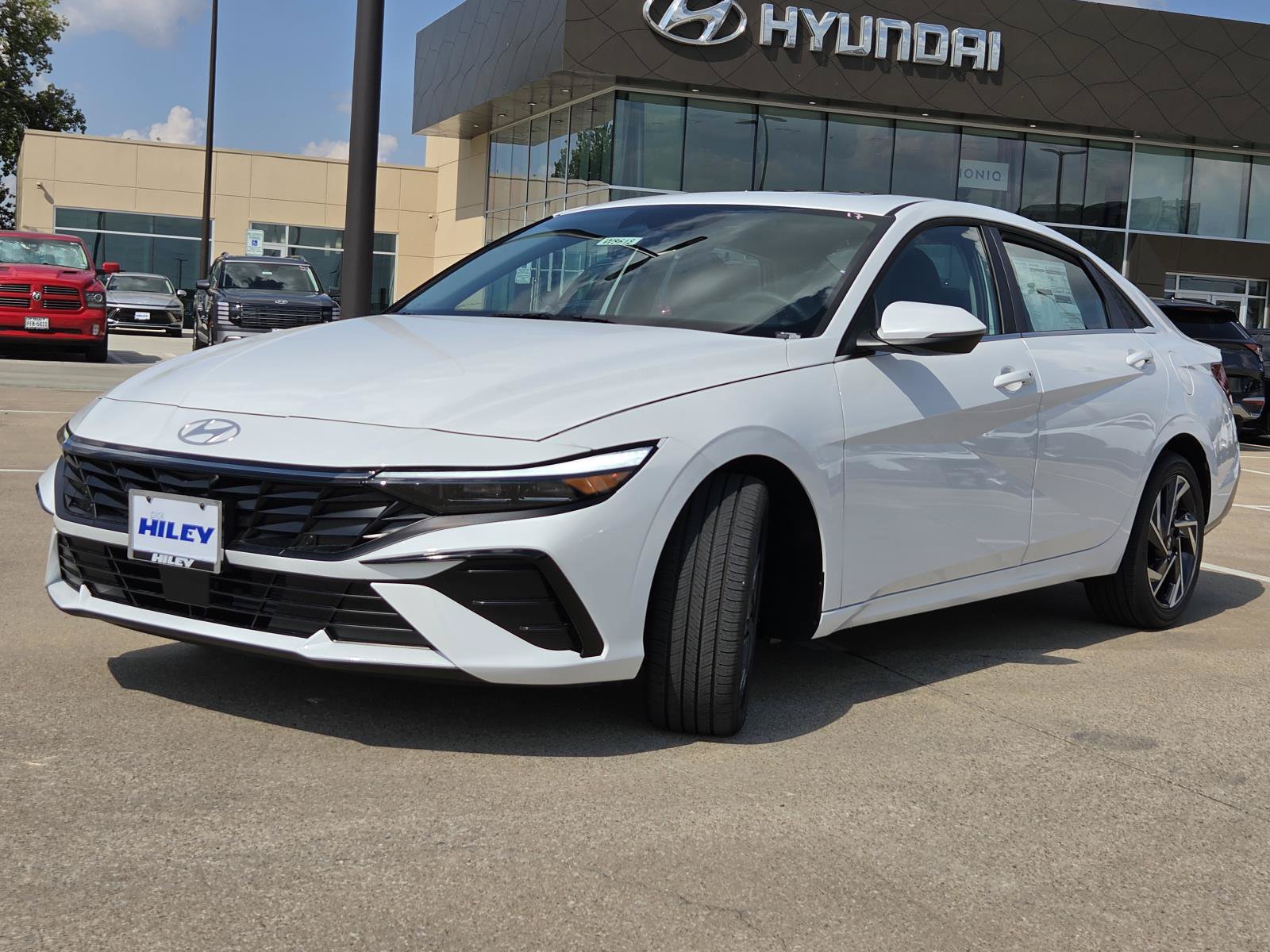 New 2026 Hyundai Elantra Limited FWD image 2