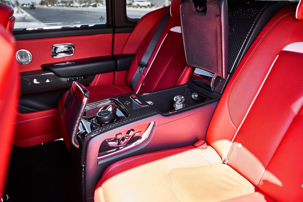 Used 2024 Rolls-Royce Cullinan Black Badge w/ Dark Exterior Package image 55