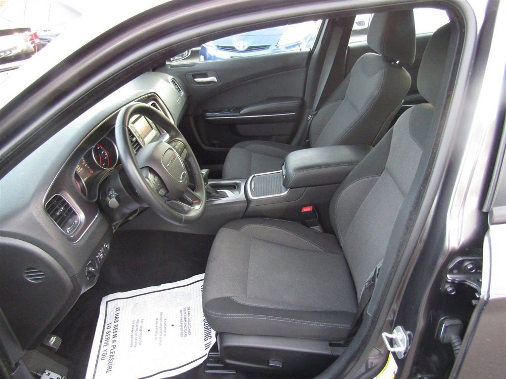 Used 2015 Dodge Charger SE w/ Sport Appearance Group image 18